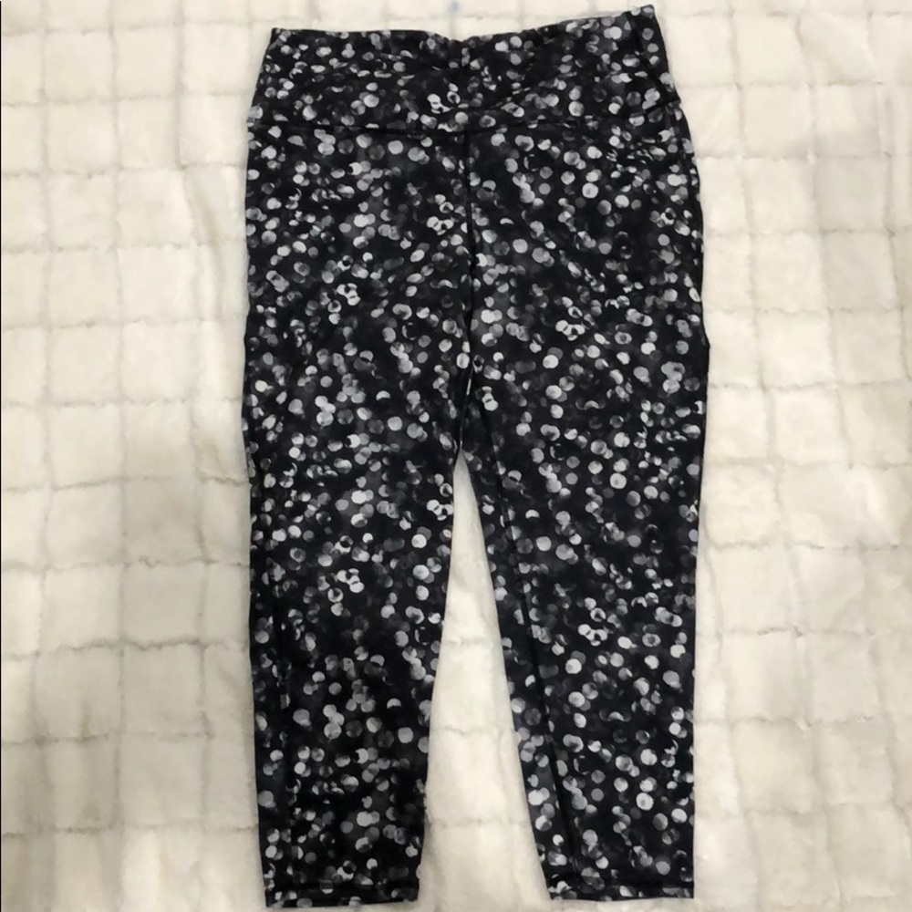 Gap Fit XL capri length black pattern leggings